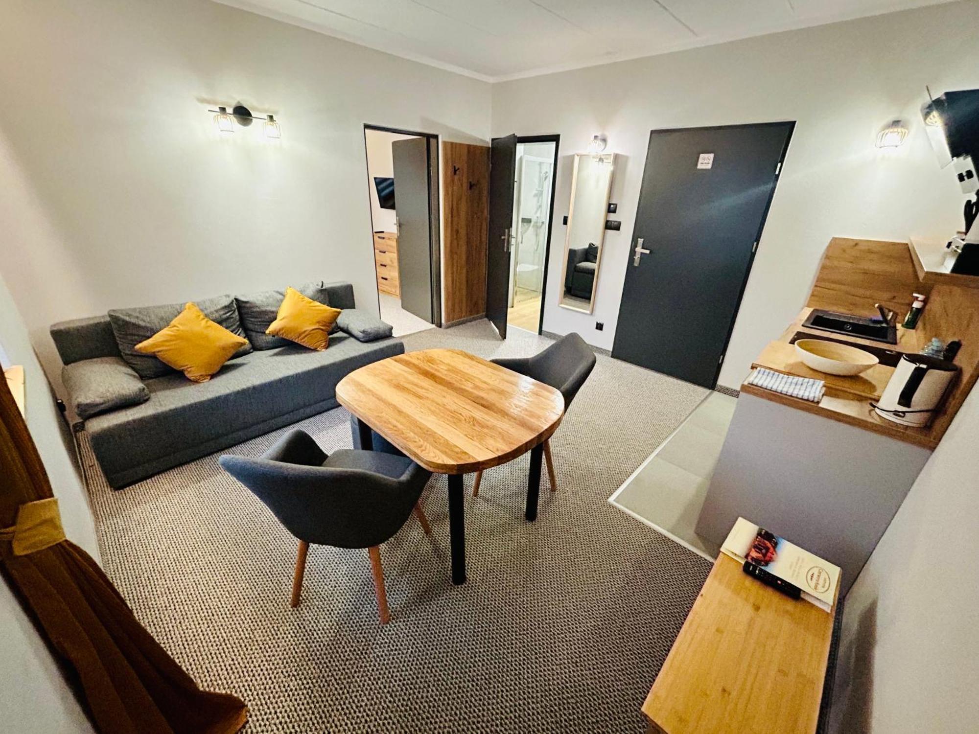 Hotel Czerwone Korale Cielimowo Экстерьер фото